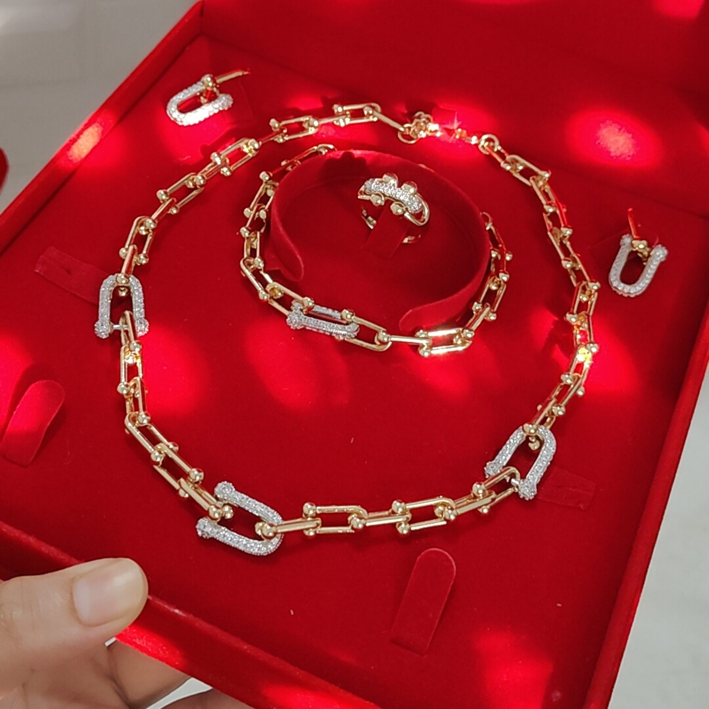 Parure Tiffany 2026 – الفخامة الإيطالية التي لا تزول